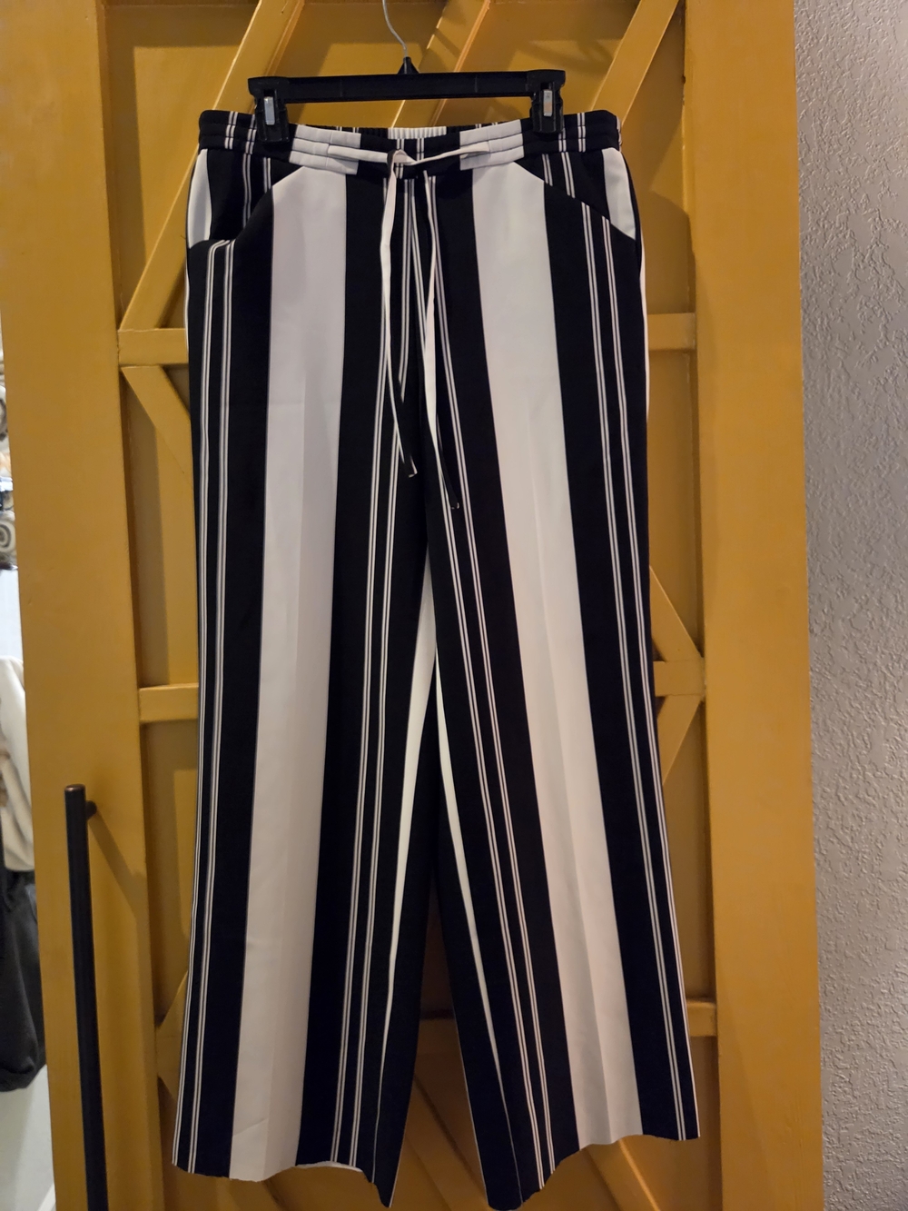 INC International Concepts Wide Leg Striped Pants in Black & White Size Medium